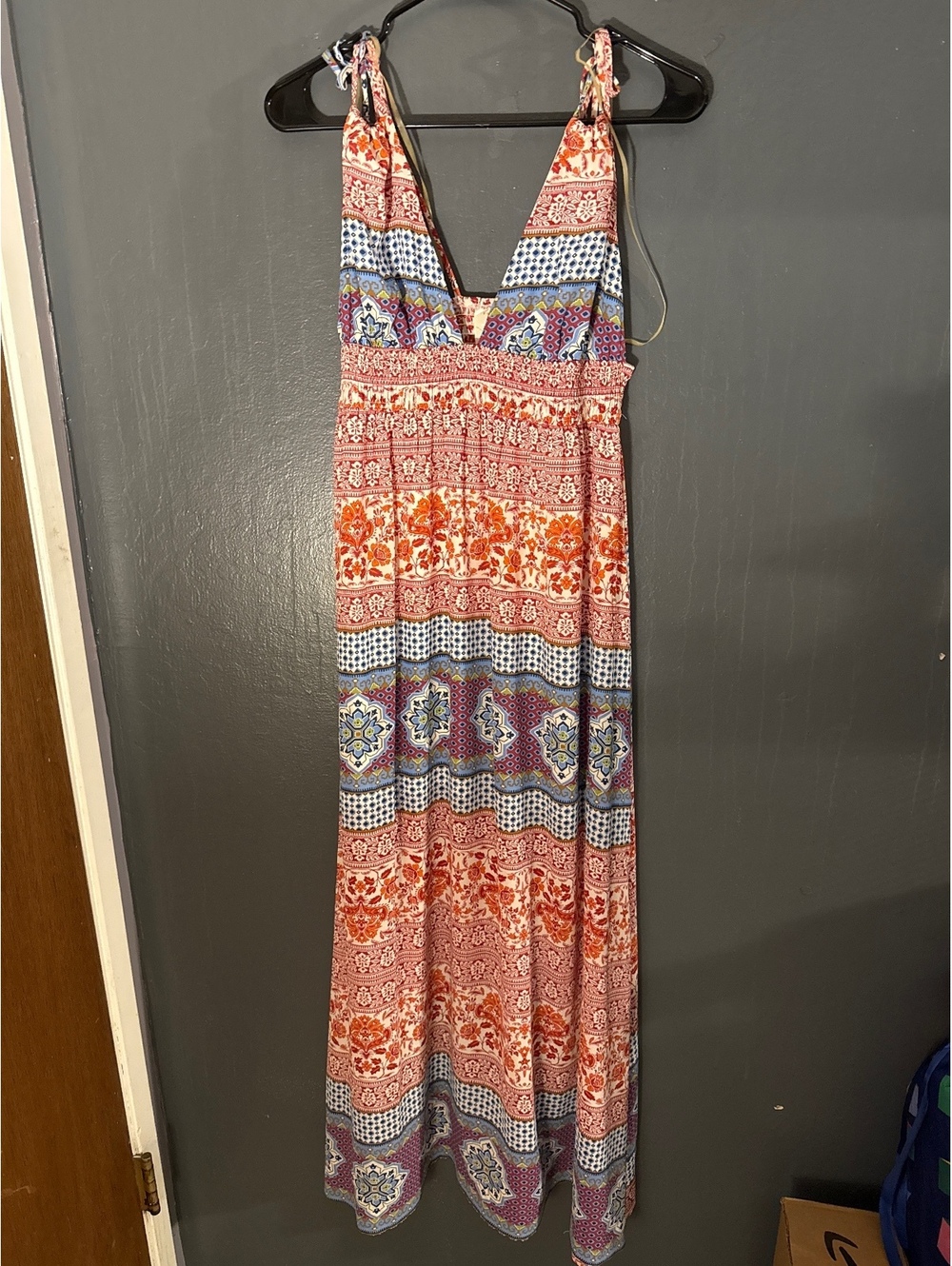 Bohemian Style Sleeveless Maxi Dress with Tie Straps